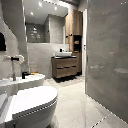 Suite Stay At 8 Split Exterior photo