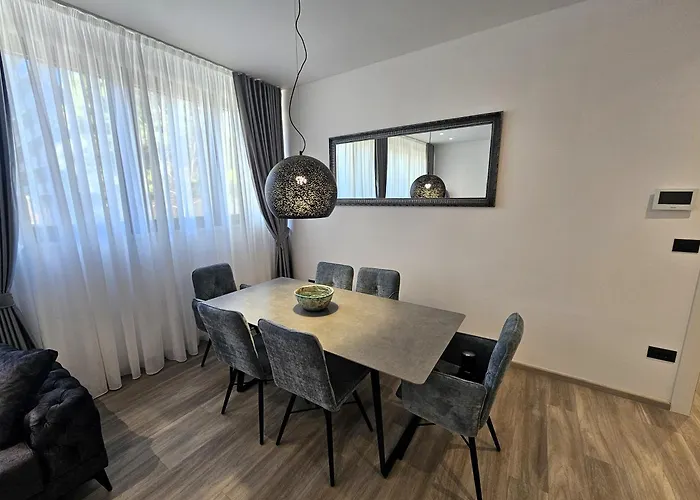 Suite Stay At 8